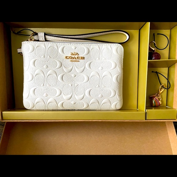 Brand-new Coach Purse - Picture 1 of 1